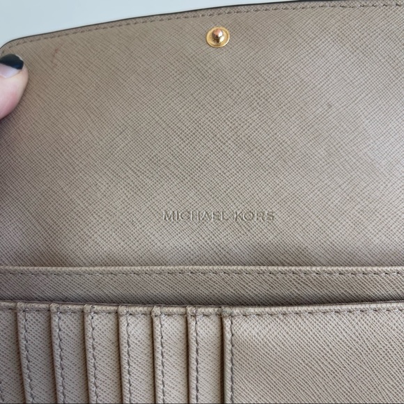 Michael Kors Beige Neutral Textured Leather Continental Long Snap Shut Wallet - Picture 9 of 14